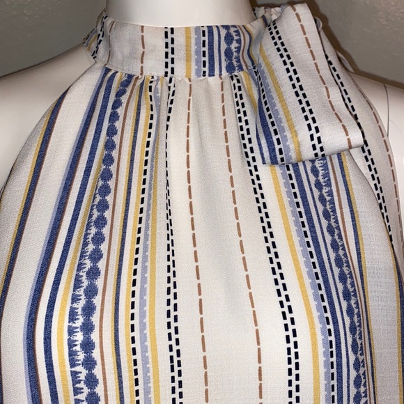 Gilli Pinstriped Sleeveless Blouse w/Tie - Picture 3 of 10